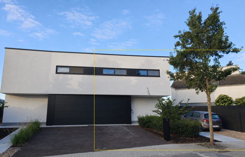 Vooraanzicht van de woning aan de straatzijde